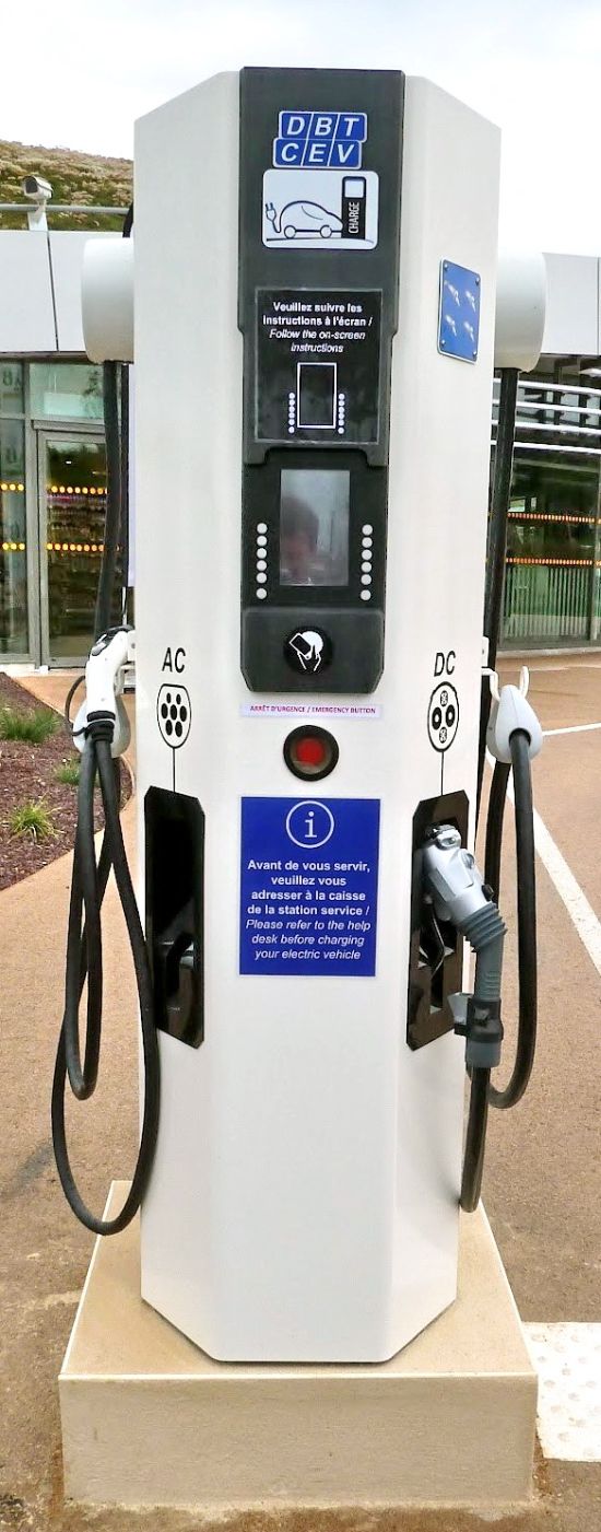 Colonnina di ricarica elettrica Nissan