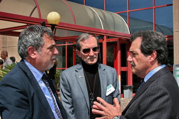 Da sinistra: il Presidente dell'Istituto Nazionale di Geofisica e Vulcanologia Stefano Gresta, il Direttore responsabile di PROTECTA e PROTECTAweb Tony Colomba e il Direttore Comunicazione Nissan Italia Giuseppe George Alesci 
