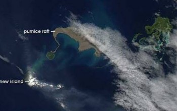 Zattera di pomice nell'Oceano Pacifico