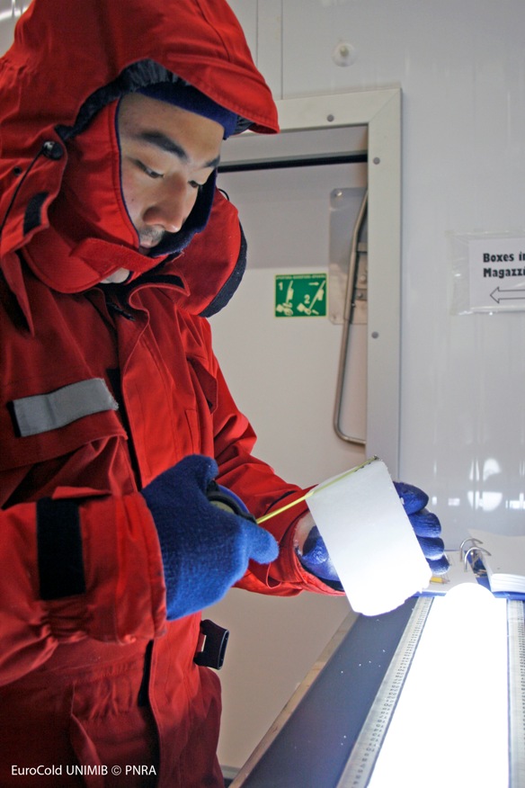 Trattamento delle  carote di ghiaccio del progetto IPICS- 2kyr -Italia  presso il laboratorio freddo Eurocold dell'università Milano- Bicocca